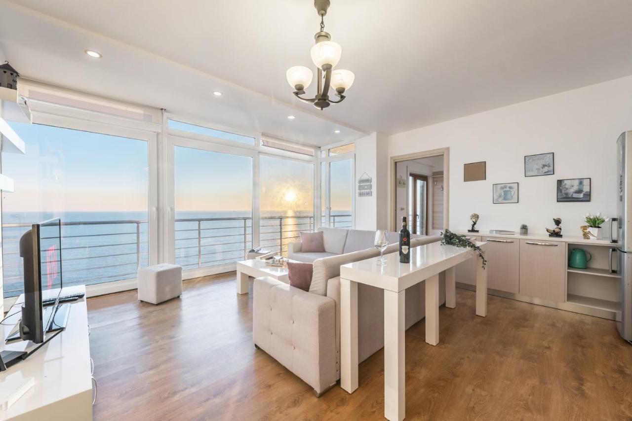 Blue Heaven -Full Sea View Brand New Apartment Durrës Buitenkant foto